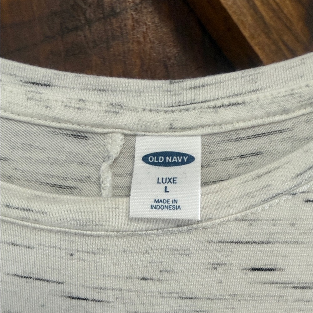 Old Navy Speckled Cream Tank Top - Picture 2 of 3